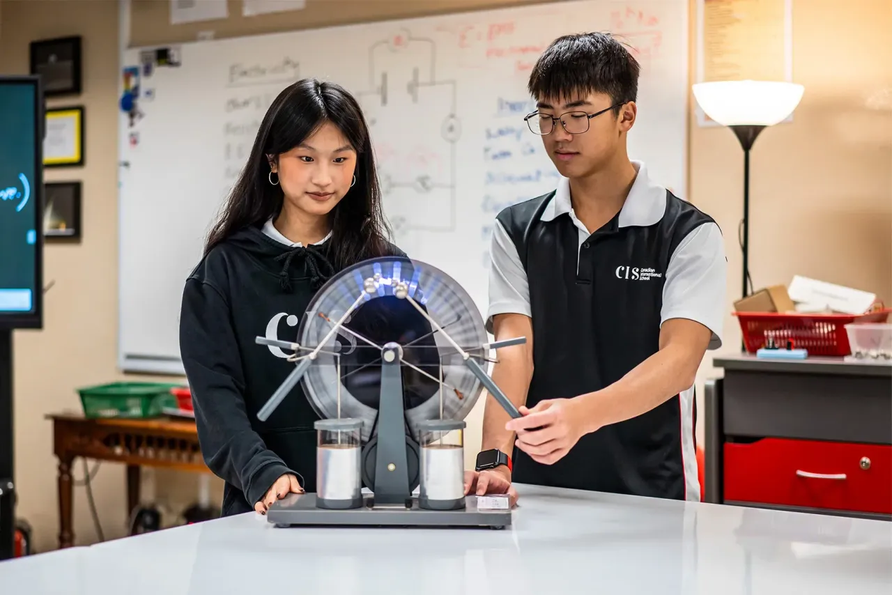 Physics class Wimshurst Generator