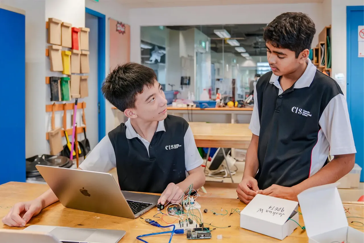 CIS Students Programming Circuits in STEAM class
