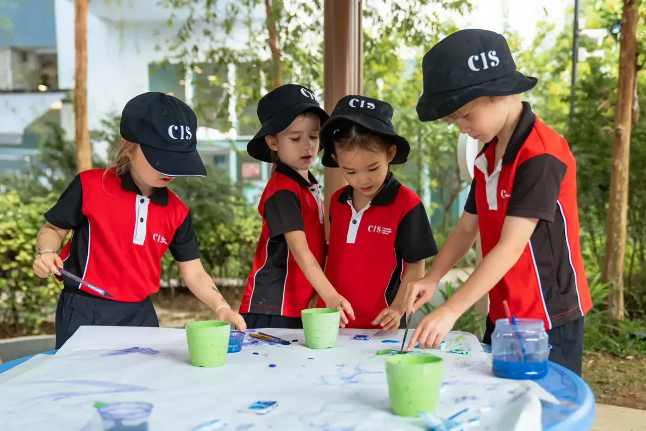 Kindergarten outdoor learning arts